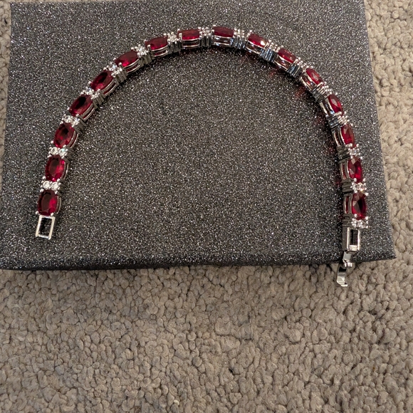 Jewelry - Elegant Red Costume Bracelet